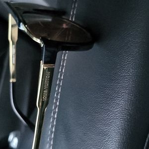 Louis vuitton sunglasses and 90 cm belt